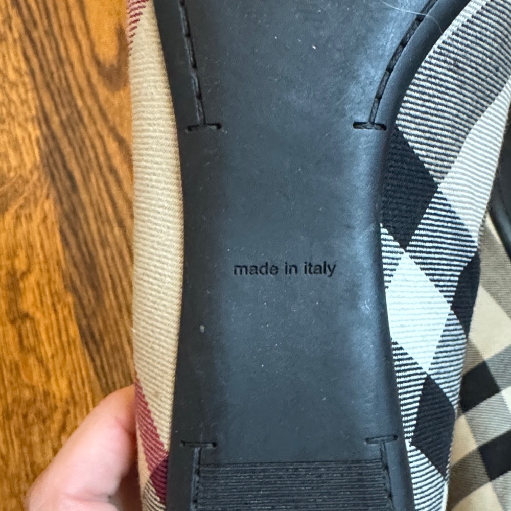 Burberry Women's Plaid ballet Flats - shoes Black, White, and Tan - Picture 5 of 6